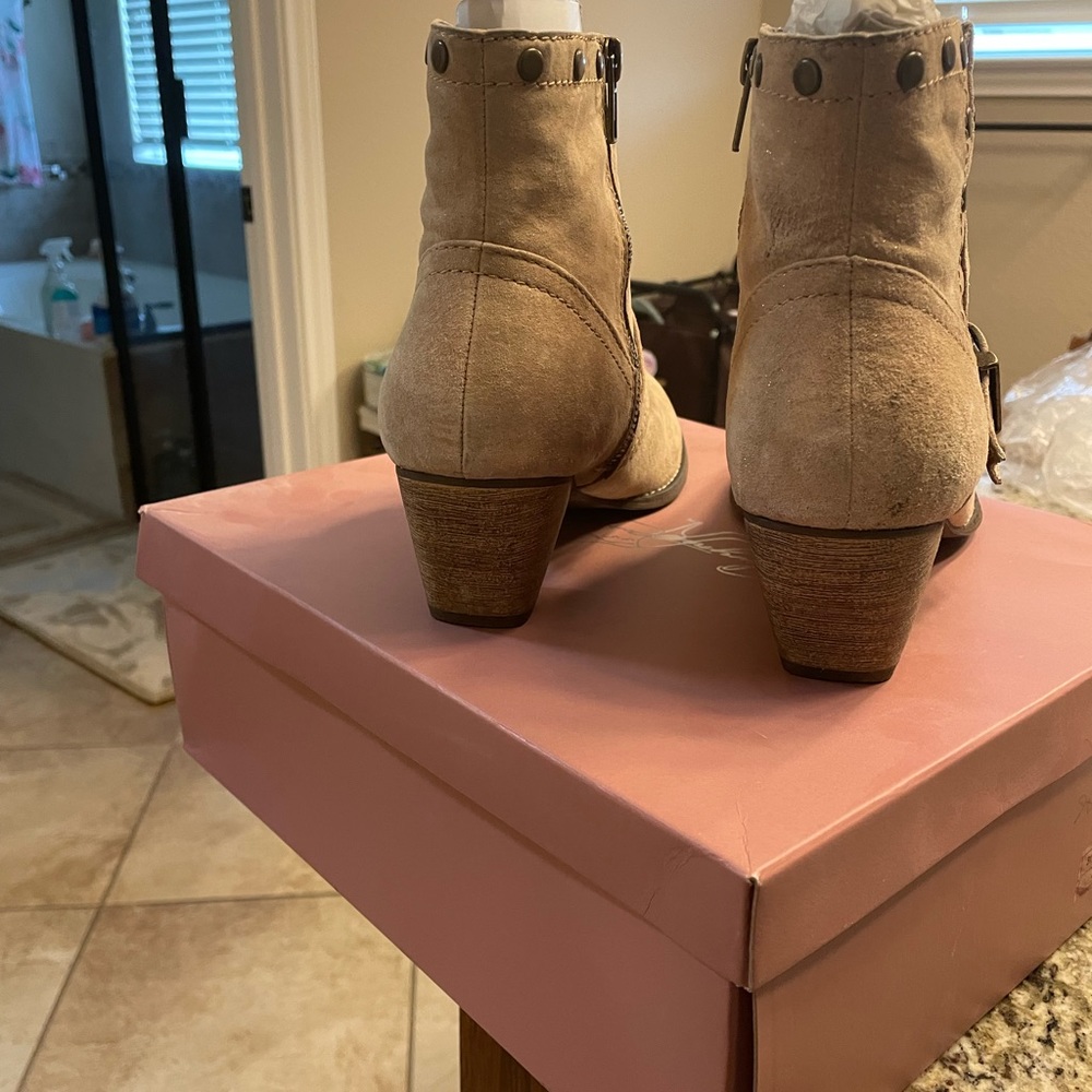 Gwyneth Alba Tan Ankle Boots New in box Size 10 M - Picture 12 of 14